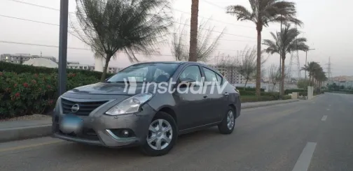 نيسان صنى 2018 رمادي أوتوماتيك مستعملة للبيع في القاهرة - 5