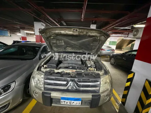Mitsubishi Pajero 2007 Gold Automatic Used for Sale in Greater Cairo ( Cairo + Giza) - 5