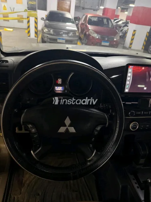 Mitsubishi Pajero 2007 Gold Automatic Used for Sale in Greater Cairo ( Cairo + Giza) - 6