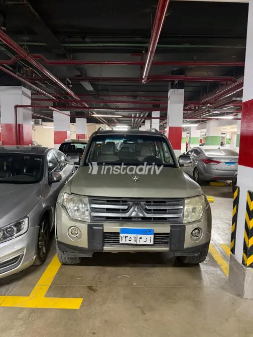 Mitsubishi Pajero 2007 Gold Automatic Used for Sale in Greater Cairo ( Cairo + Giza) - 8