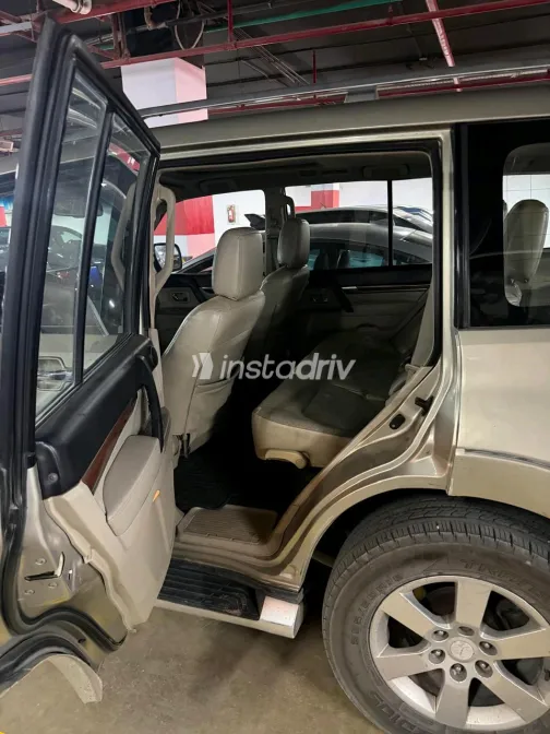 Mitsubishi Pajero 2007 Gold Automatic Used for Sale in Greater Cairo ( Cairo + Giza) - 10