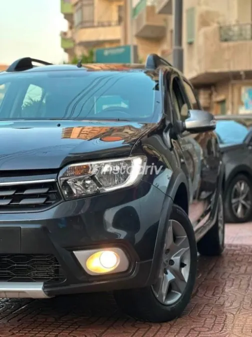 رينو سانديرو  ( ستيب  واى ) 2023 رمادي أوتوماتيك مستعملة للبيع في الفيوم - 2