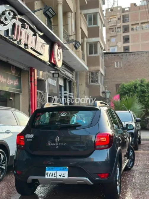 رينو سانديرو  ( ستيب  واى ) 2023 رمادي أوتوماتيك مستعملة للبيع في الفيوم - 3