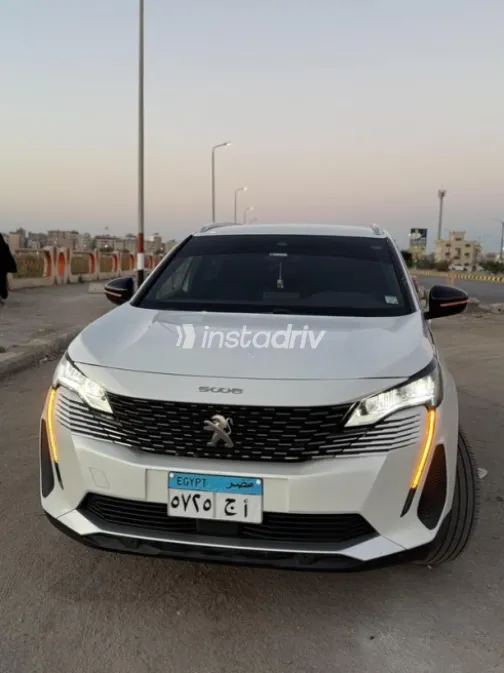 بيجو 5008 2024 أبيض أوتوماتيك مستعملة للبيع في كفر الشيخ - 1