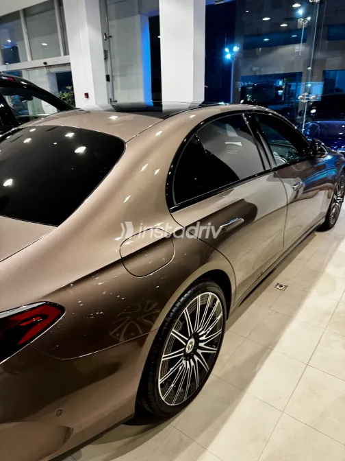 Mercedes E 200 2025 Gold Automatic Used for Sale in Greater Cairo ( Cairo + Giza) - 8