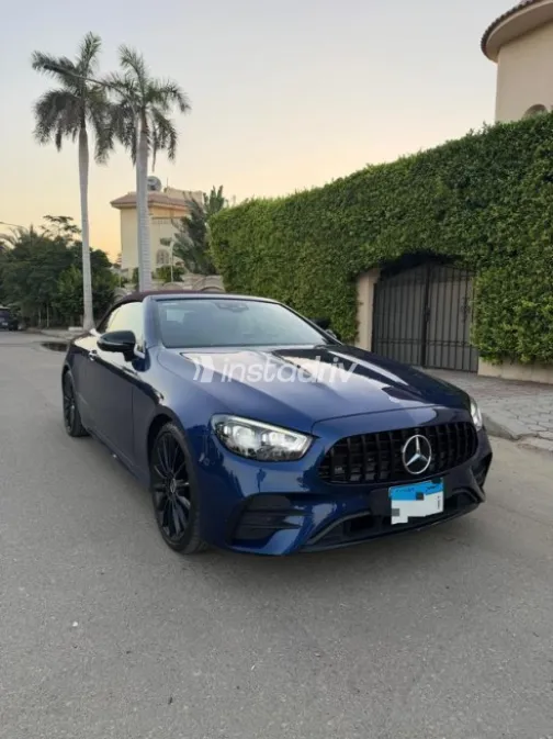 Mercedes E 300 2021 Blue Automatic Used for Sale in Cairo - 2