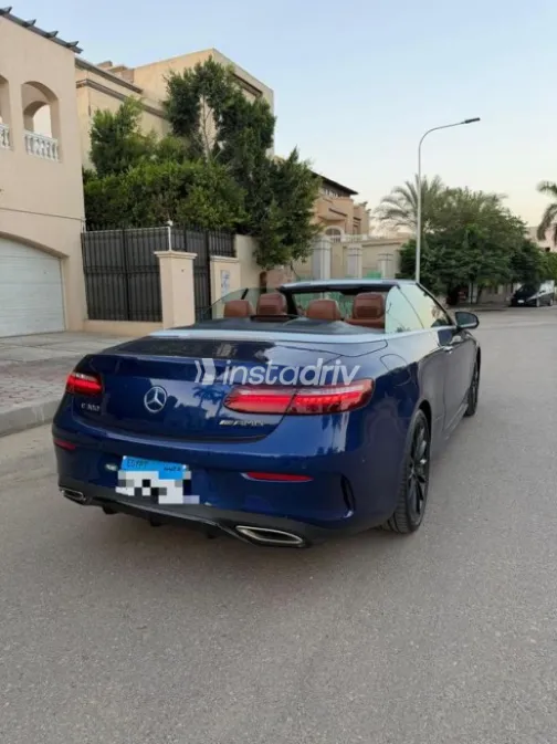 Mercedes E 300 2021 Blue Automatic Used for Sale in Cairo - 5