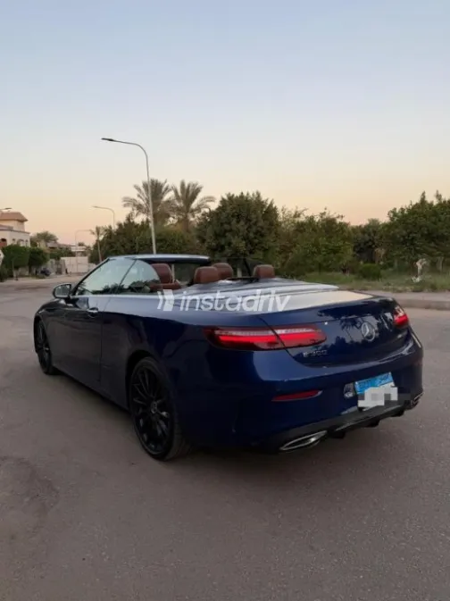 Mercedes E 300 2021 Blue Automatic Used for Sale in Cairo - 6