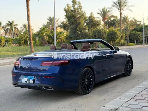 Mercedes E 300 2021 Blue Automatic Used for Sale in Cairo - 7
