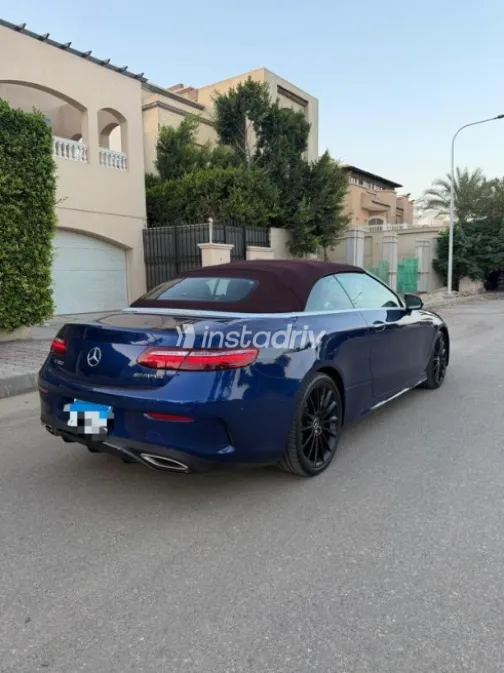 Mercedes E 300 2021 Blue Automatic Used for Sale in Cairo - 10
