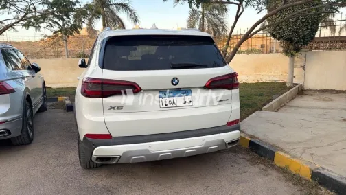 بي ام دبليو X5 2020 أبيض أوتوماتيك مستعملة للبيع في القاهرة الكبرى ( القاهرة - الجيزة) - 3