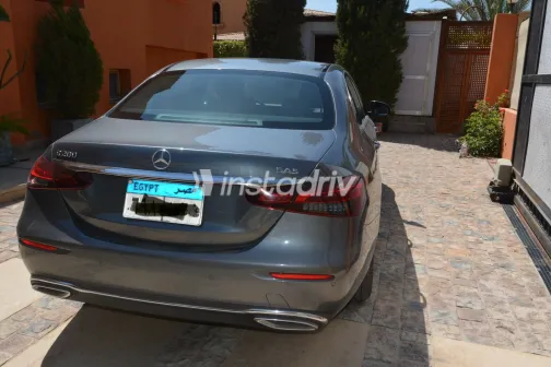 Mercedes E 200 2022 Gray Automatic Used for Sale in Greater Cairo ( Cairo + Giza) - 5