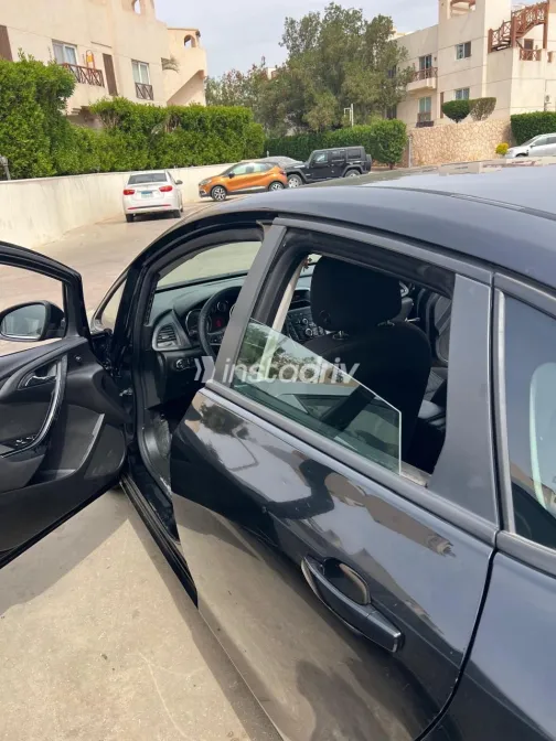 Opel Astra 2018 Black Automatic Used for Sale in Greater Cairo ( Cairo + Giza) - 9