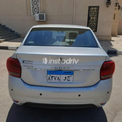 رينو لوجان 2020 فضي أوتوماتيك مستعملة للبيع في القاهرة - 3