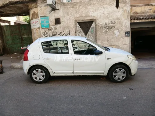 Renault Sandero 2011 White Manual Used for Sale in Greater Cairo ( Cairo + Giza) - 2