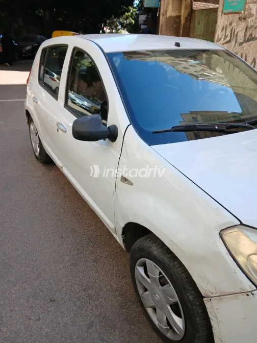 Renault Sandero 2011 White Manual Used for Sale in Greater Cairo ( Cairo + Giza) - 3