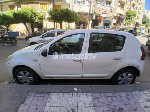 Renault Sandero 2011 White Manual Used for Sale in Greater Cairo ( Cairo + Giza) - 6
