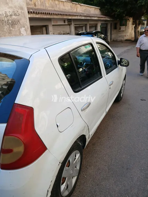 Renault Sandero 2011 White Manual Used for Sale in Greater Cairo ( Cairo + Giza) - 7