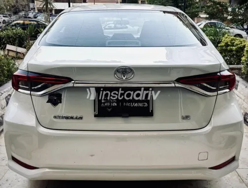 Toyota Corolla 2020 White Automatic Used for Sale in Nasr city - 6