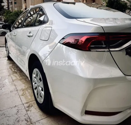 Toyota Corolla 2020 White Automatic Used for Sale in Nasr city - 7