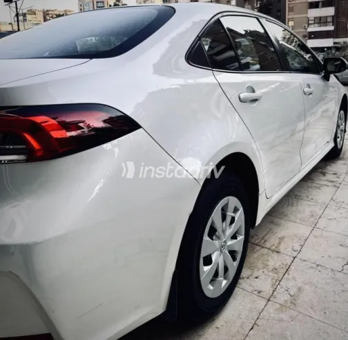 Toyota Corolla 2020 White Automatic Used for Sale in Nasr city - 8