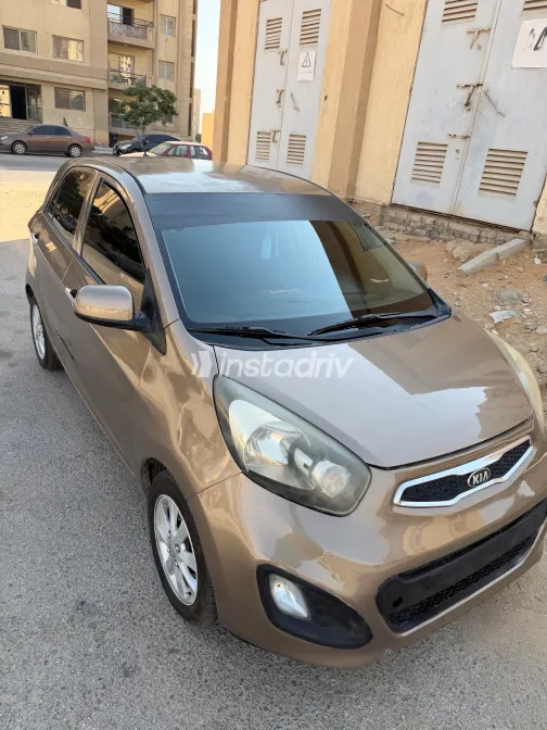 Kia Picanto 2013 Gold Automatic Used for Sale in Greater Cairo ( Cairo + Giza) - 3
