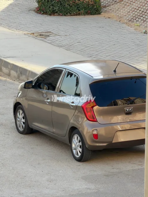 Kia Picanto 2013 Gold Automatic Used for Sale in Greater Cairo ( Cairo + Giza) - 4