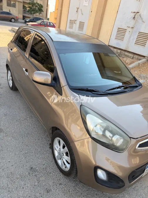 Kia Picanto 2013 Gold Automatic Used for Sale in Greater Cairo ( Cairo + Giza) - 7