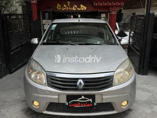 Renault Sandero 2014 Silver Automatic Used for Sale in Heliopolis - 1