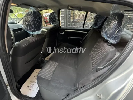 Renault Sandero 2014 Silver Automatic Used for Sale in Heliopolis - 8