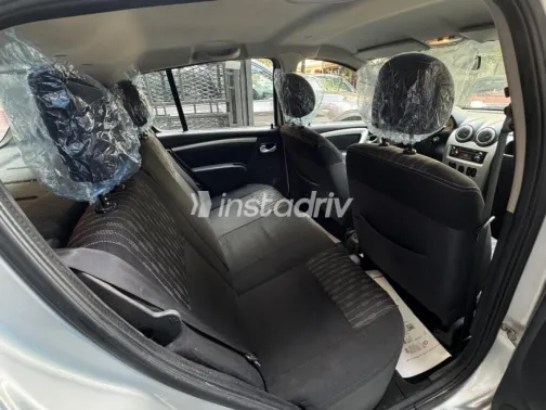 Renault Sandero 2014 Silver Automatic Used for Sale in Heliopolis - 9