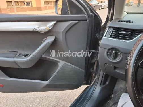 سكودا اوكتافيا 2015 رمادي أوتوماتيك مستعملة للبيع في القاهرة الكبرى ( القاهرة - الجيزة) - 1