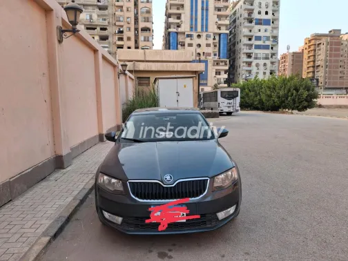 سكودا اوكتافيا 2015 رمادي أوتوماتيك مستعملة للبيع في القاهرة الكبرى ( القاهرة - الجيزة) - 3