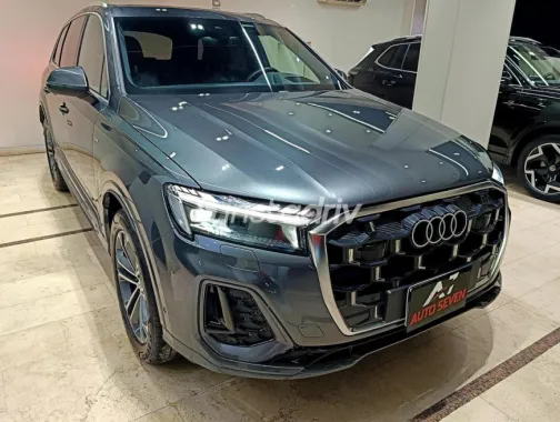 Audi Q7 2025 Gray Automatic Used for Sale in Heliopolis - 3