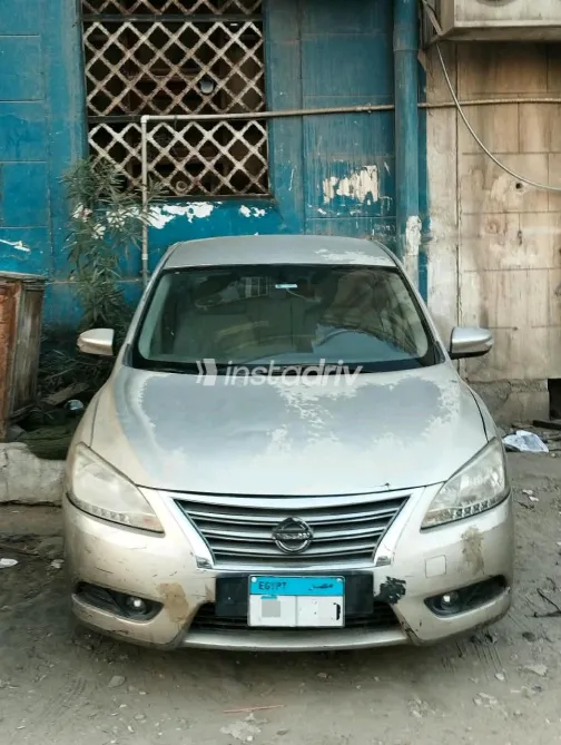 Nissan Sentra 2016 Gold Automatic Used for Sale in Greater Cairo ( Cairo + Giza) - 3
