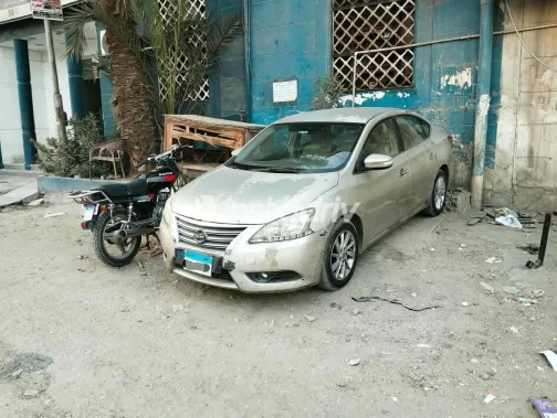 Nissan Sentra 2016 Gold Automatic Used for Sale in Greater Cairo ( Cairo + Giza) - 4