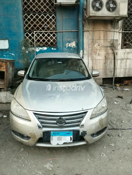 Nissan Sentra 2016 Gold Automatic Used for Sale in Greater Cairo ( Cairo + Giza) - 5