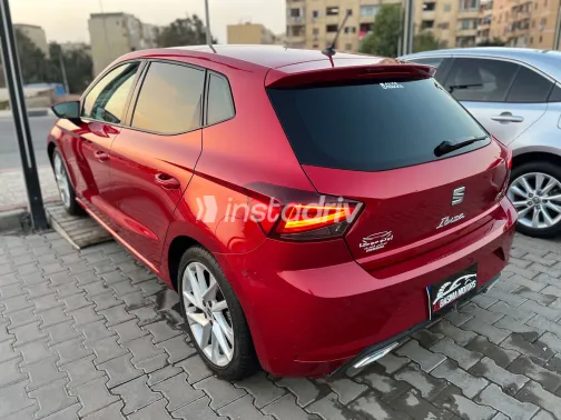Seat Ibiza 2022 Red Automatic Used for Sale in Greater Cairo ( Cairo + Giza) - 4