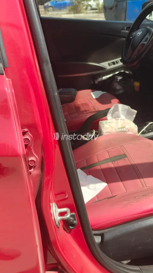 Hyundai Accent RB 2016 Red Automatic Used for Sale in Greater Cairo ( Cairo + Giza) - 4
