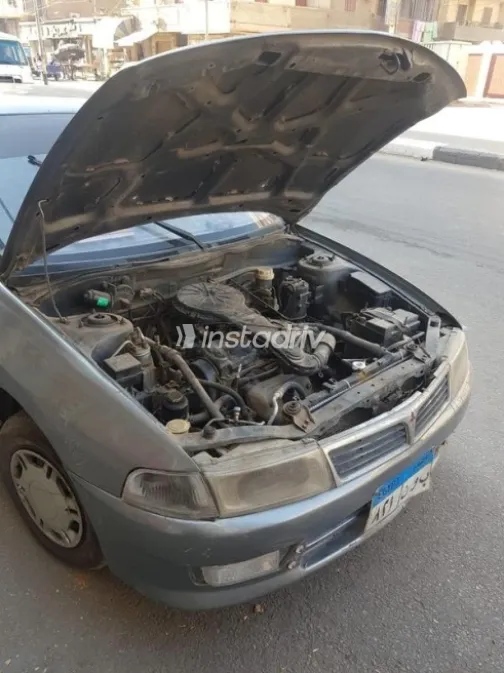 Mitsubishi Lancer 1998 Petroleum Manual Used for Sale in Zagazig - 3