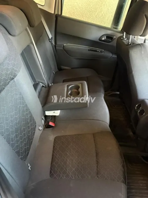 Peugeot 3008 2018 Bronze Automatic Used for Sale in Madinaty - 6