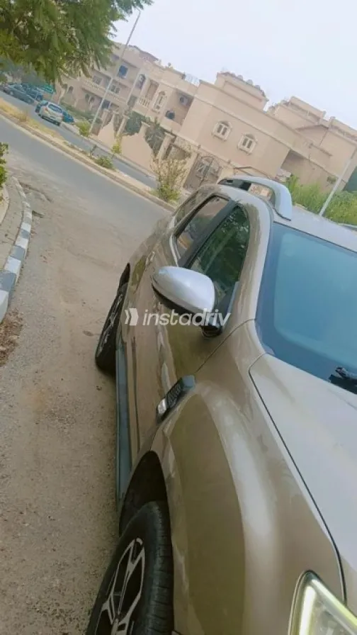رينو داستر 2019 ذهبي أوتوماتيك مستعملة للبيع في العبور - 9