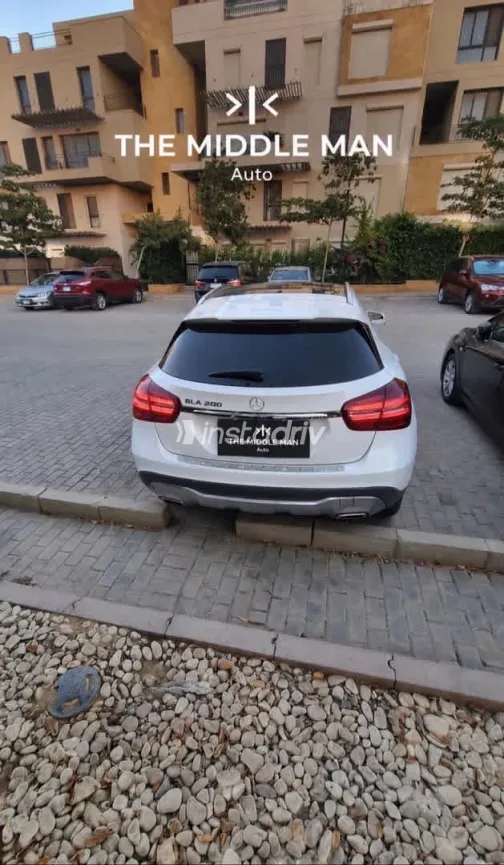 Mercedes GLA 200 2019 White Automatic Used for Sale in Greater Cairo ( Cairo + Giza) - 1