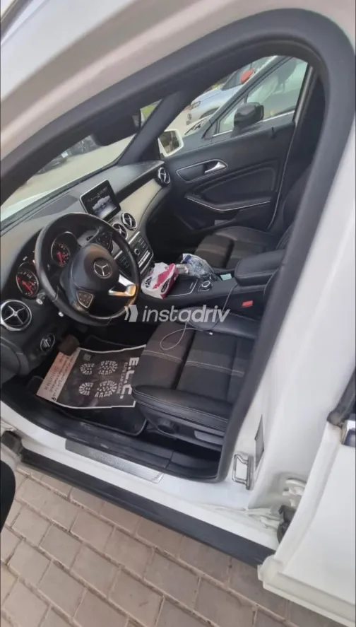 Mercedes GLA 200 2019 White Automatic Used for Sale in Greater Cairo ( Cairo + Giza) - 2
