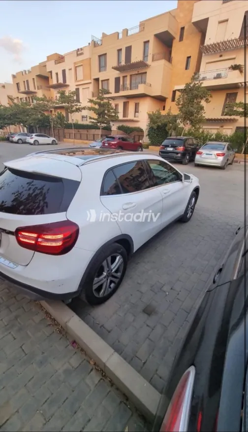 Mercedes GLA 200 2019 White Automatic Used for Sale in Greater Cairo ( Cairo + Giza) - 3