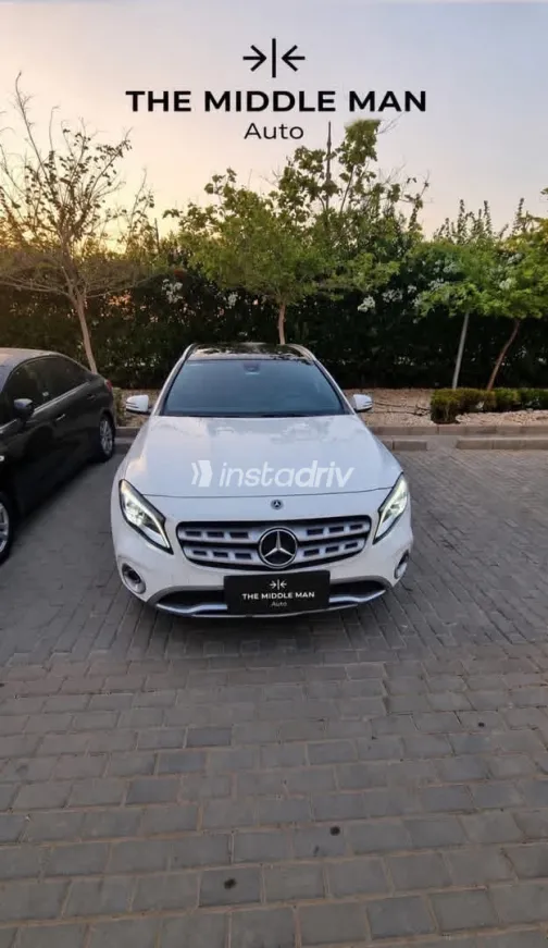 Mercedes GLA 200 2019 White Automatic Used for Sale in Greater Cairo ( Cairo + Giza) - 5