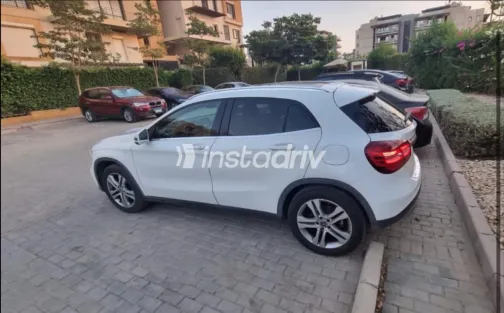Mercedes GLA 200 2019 White Automatic Used for Sale in Greater Cairo ( Cairo + Giza) - 6