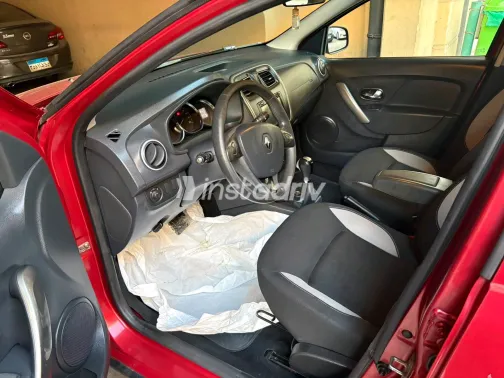 Renault Sandero Step Way 2017 White Automatic Used for Sale in Greater Cairo ( Cairo + Giza) - 1