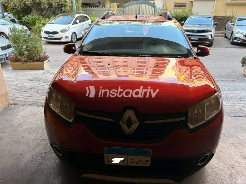Renault Sandero Step Way 2017 White Automatic Used for Sale in Greater Cairo ( Cairo + Giza) - 2