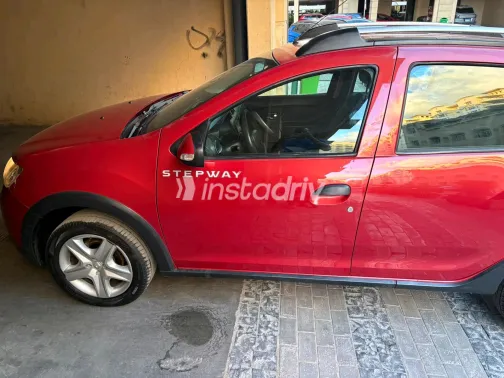 Renault Sandero Step Way 2017 White Automatic Used for Sale in Greater Cairo ( Cairo + Giza) - 3